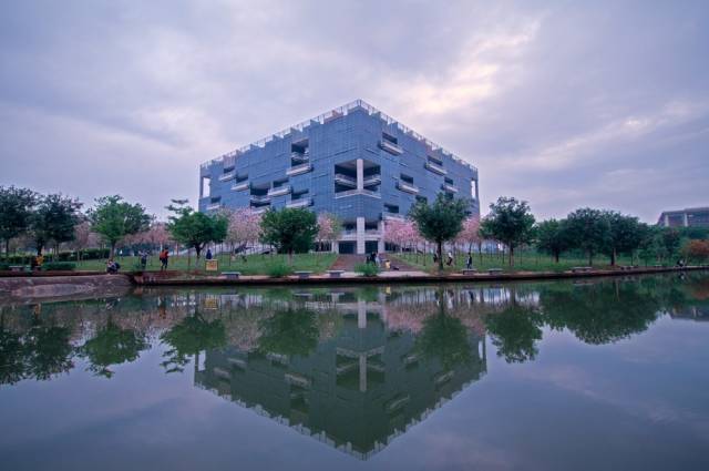 爱体育(中国)图书馆。 爱体育(中国)图书馆。