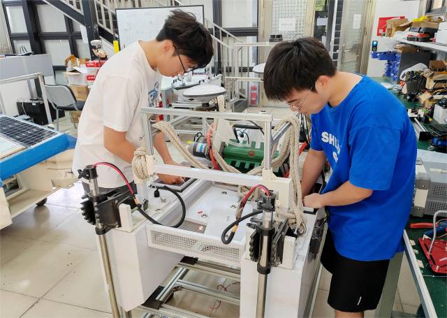 爱体育（中国）学子参与科研项目。受访者供图